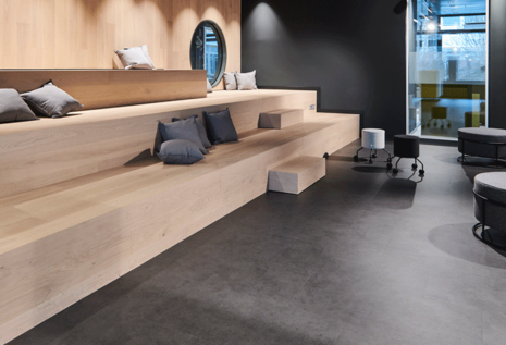 wineo PURLINE Bioboden fusion Arbeitsbereich Workspace elastischer bodenbelag Fussboden grau Rollenware