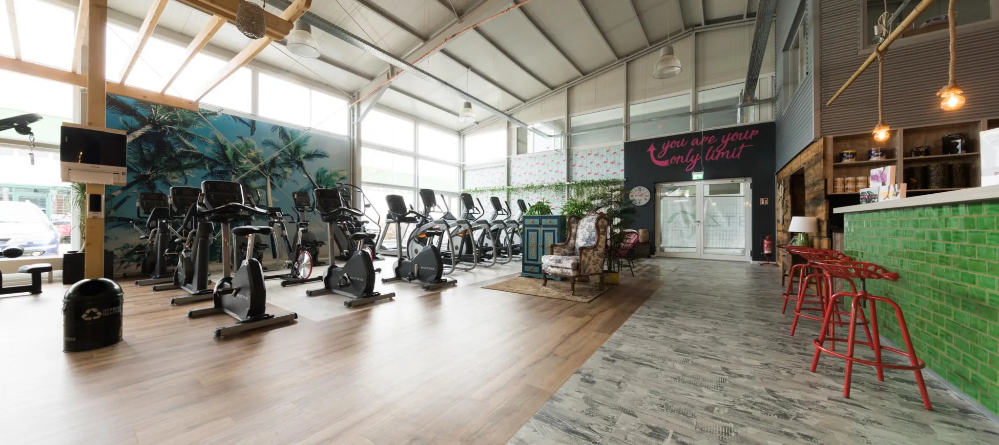 wineo Bodenbelag im Fitnessstudio Holzoptik mittel Fantasieoptik
