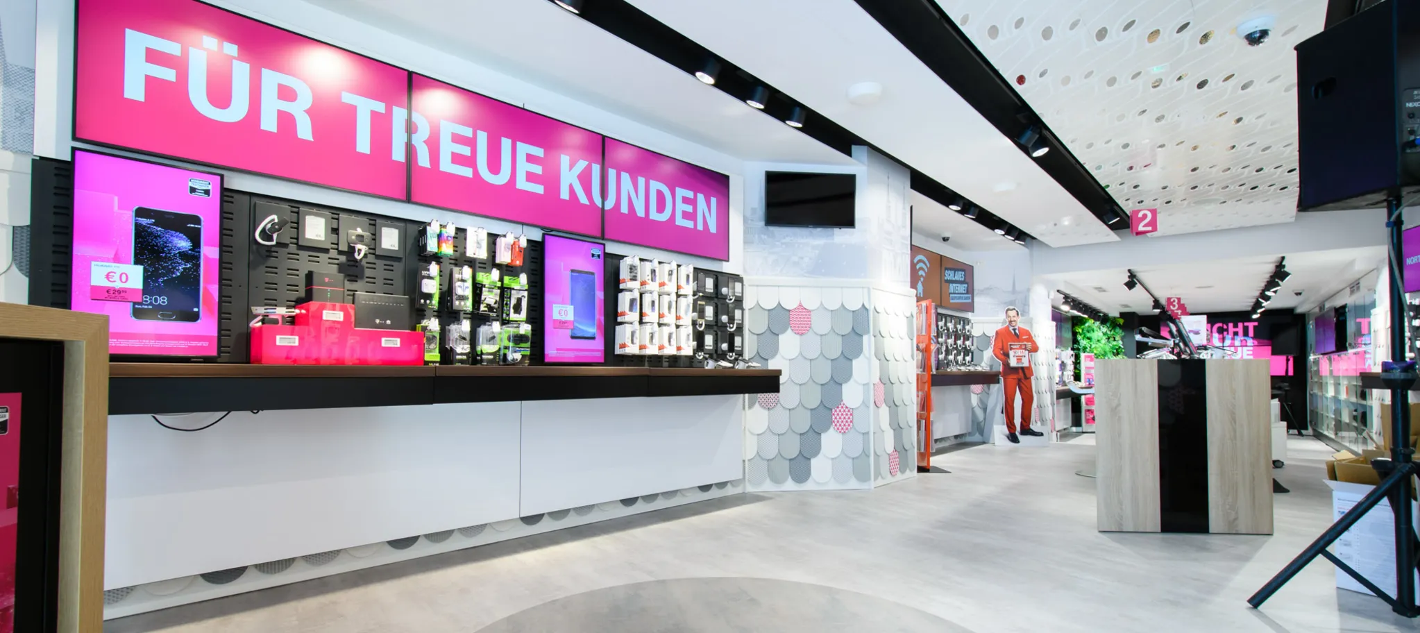 wineo Purline Bioboden grau hell Shop Video Wall 