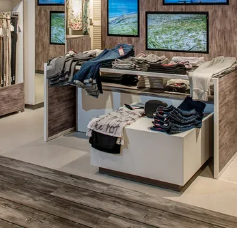wineo Bodenbelag Holzoptik Steinoptik im Geschäft mit Bekleidung 