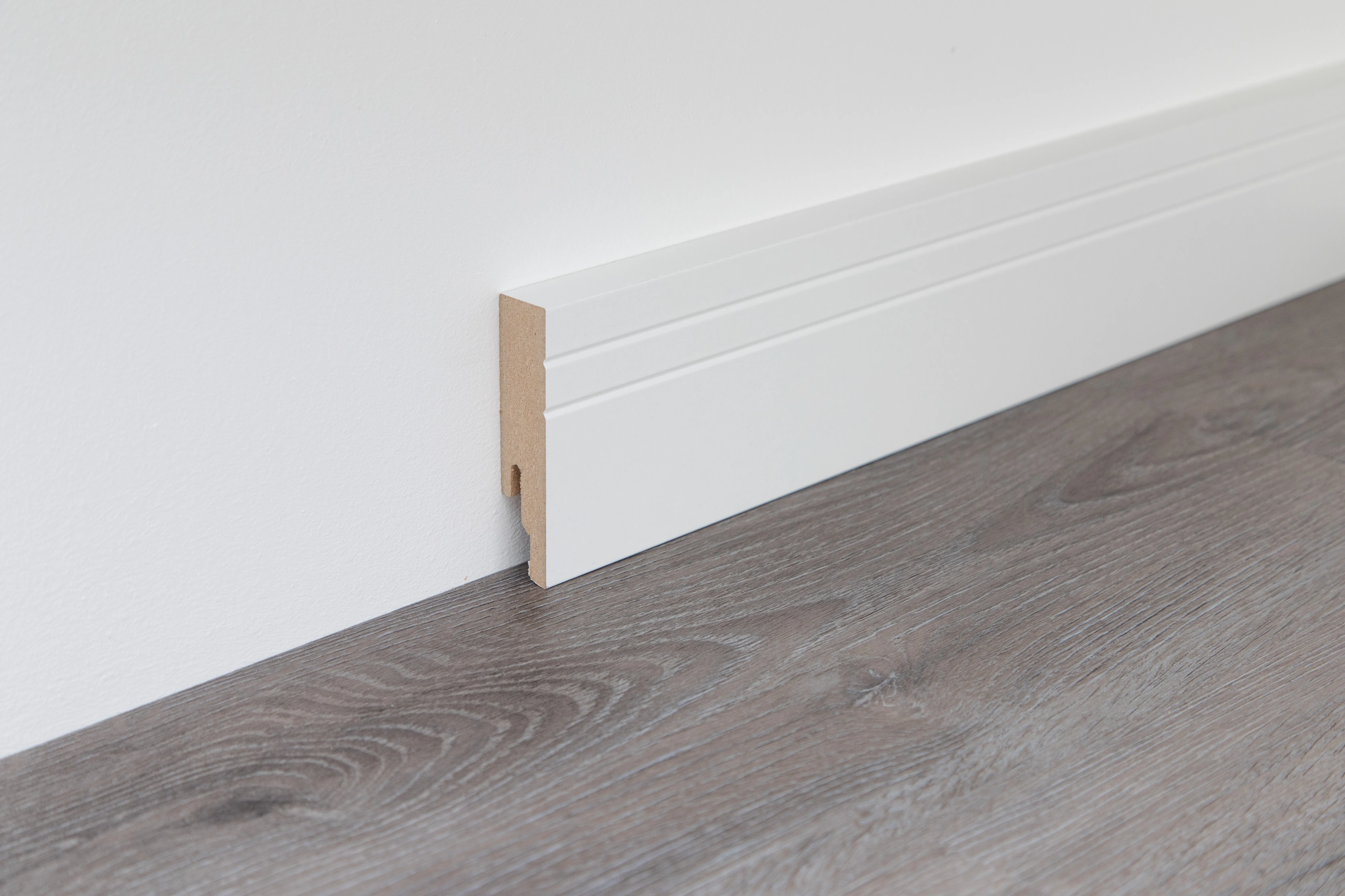 Accessori | Battiscopa Design bianco 18 x 80 x 2380 mm | F01DS80