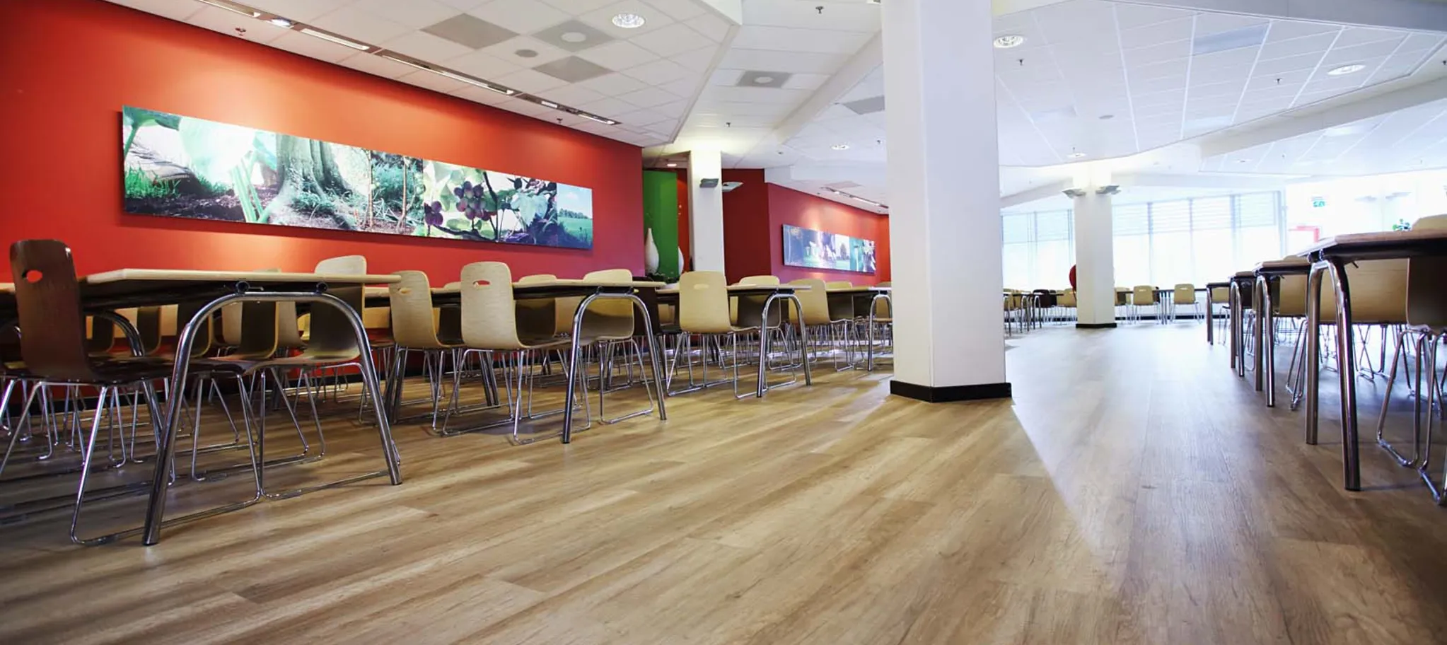 wineo Purline Bioboden Restaurant Tische Stühle Klinikum modern 