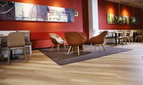 wineo Bodenbelag wineo Bodenbelag Holzoptik wohnlich im Krankenhaus