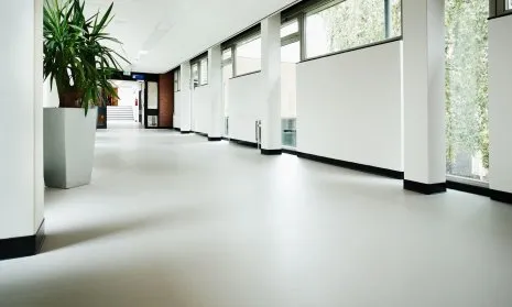 wineo Bodenbelag wineo Bodenbelag hell im Krankenhaus mit Pflanzen
